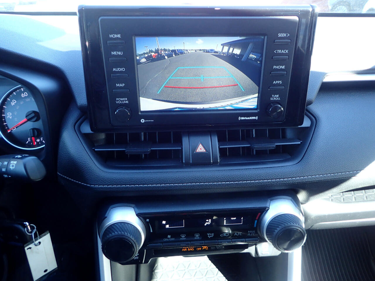 Used 2021 Toyota RAV4 LE image 19