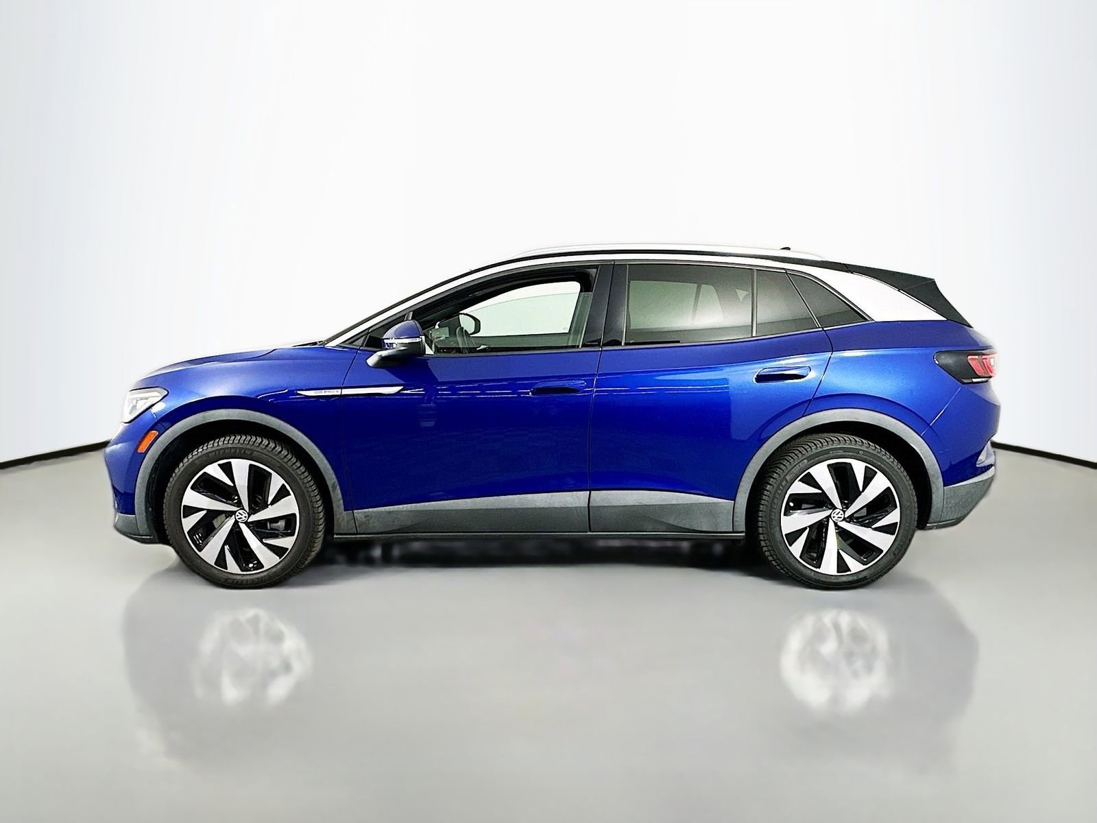 Used 2021 Volkswagen ID.4 Pro S w/ Gradient Package AWD/4WD image 4