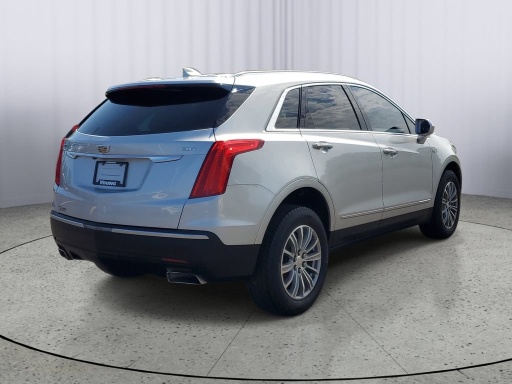Used 2018 Cadillac XT5 Luxury w/ Driver Awareness Package FWD image 3
