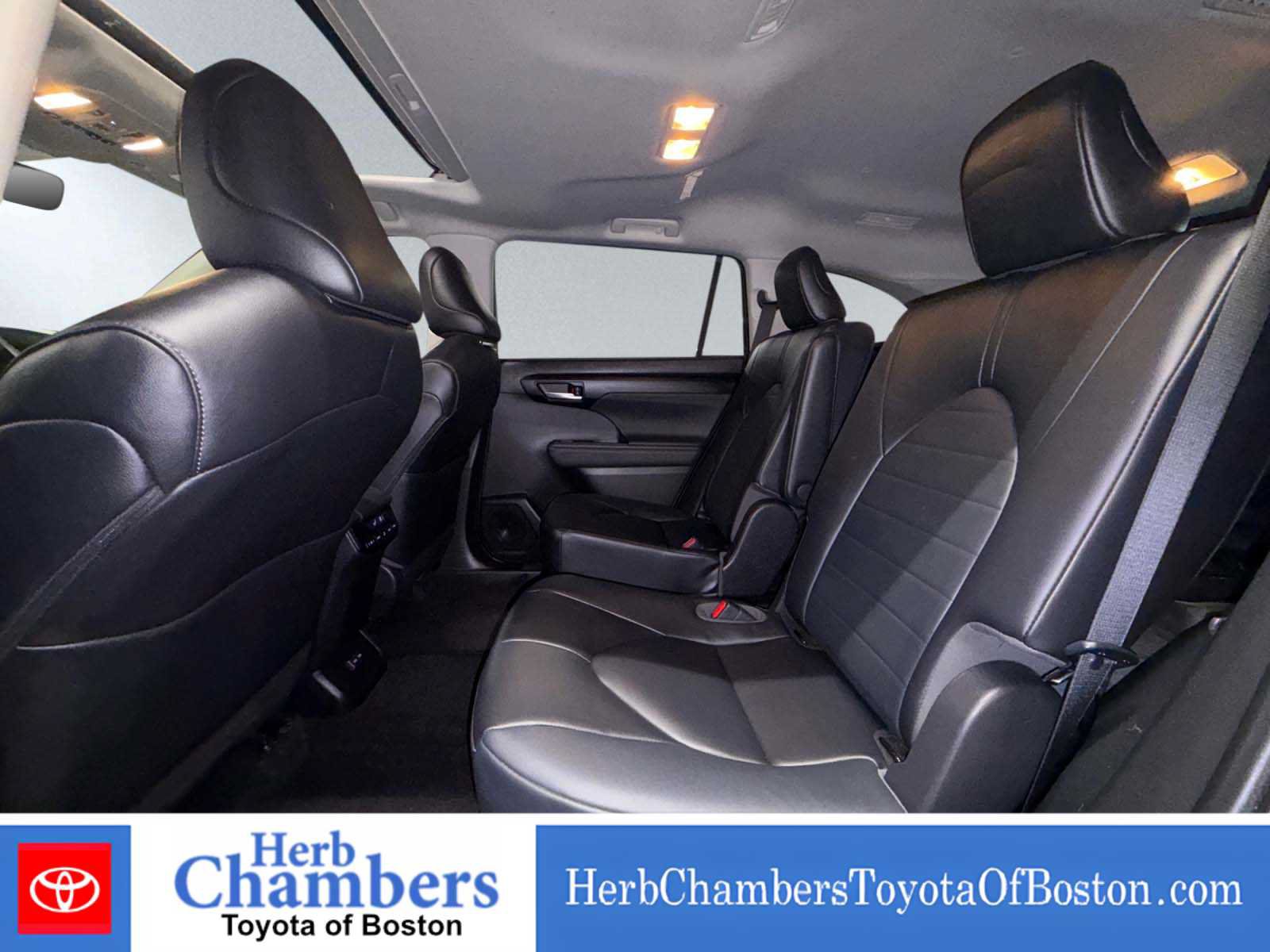 Used 2023 Toyota Highlander XLE AWD/4WD image 14