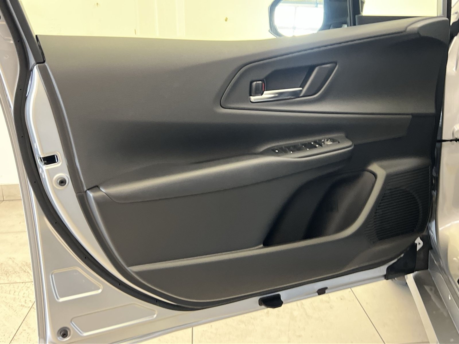 Used 2026 Toyota Prius Plug-In Hybrid FWD image 35