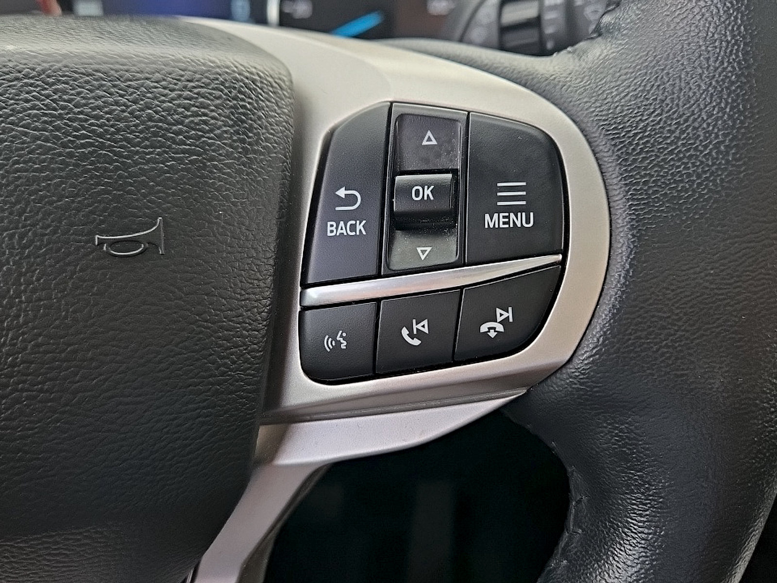 Used 2023 Ford Explorer XLT w/ Equipment Group 202A AWD/4WD image 14