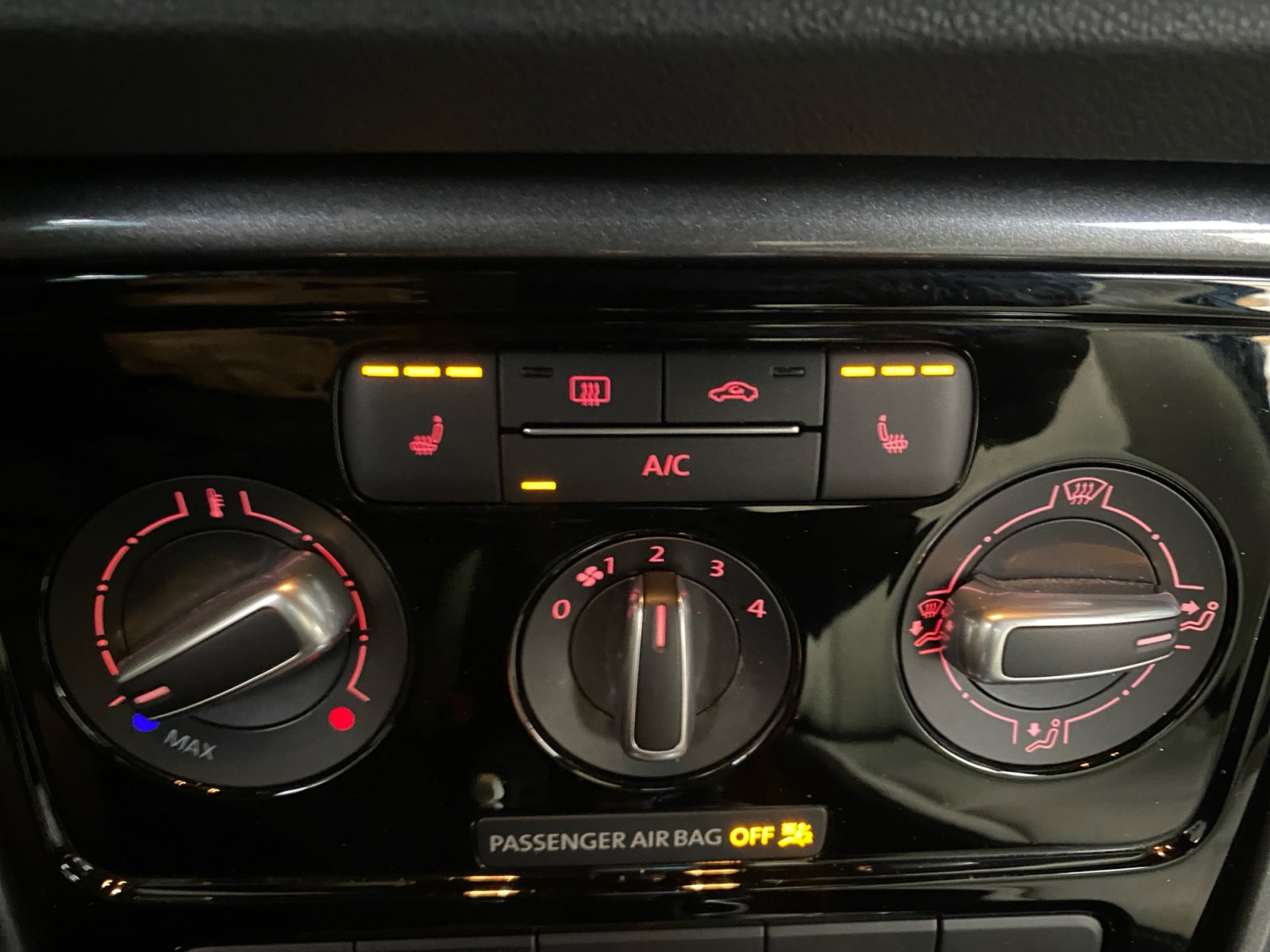 Used 2019 Volkswagen Beetle 2.0T S image 26