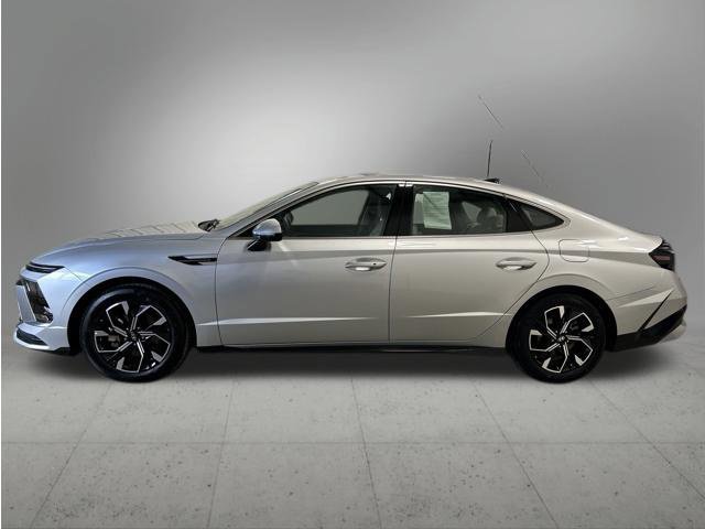 Used 2025 Hyundai Sonata SEL FWD image 2