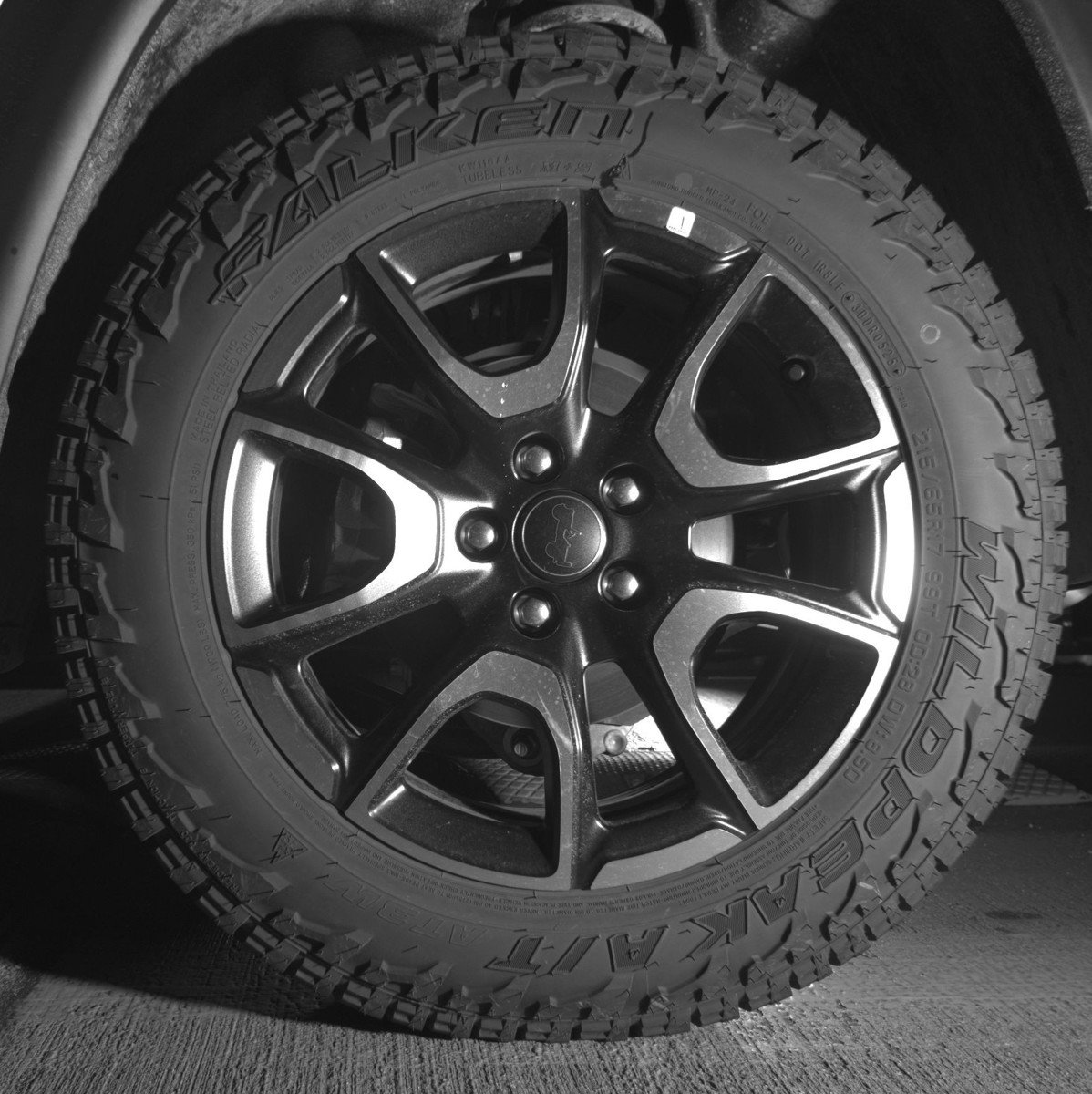 Used 2025 Jeep Compass Trailhawk AWD/4WD image 14
