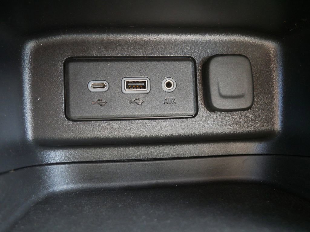 Used 2021 Chevrolet Equinox LS image 21