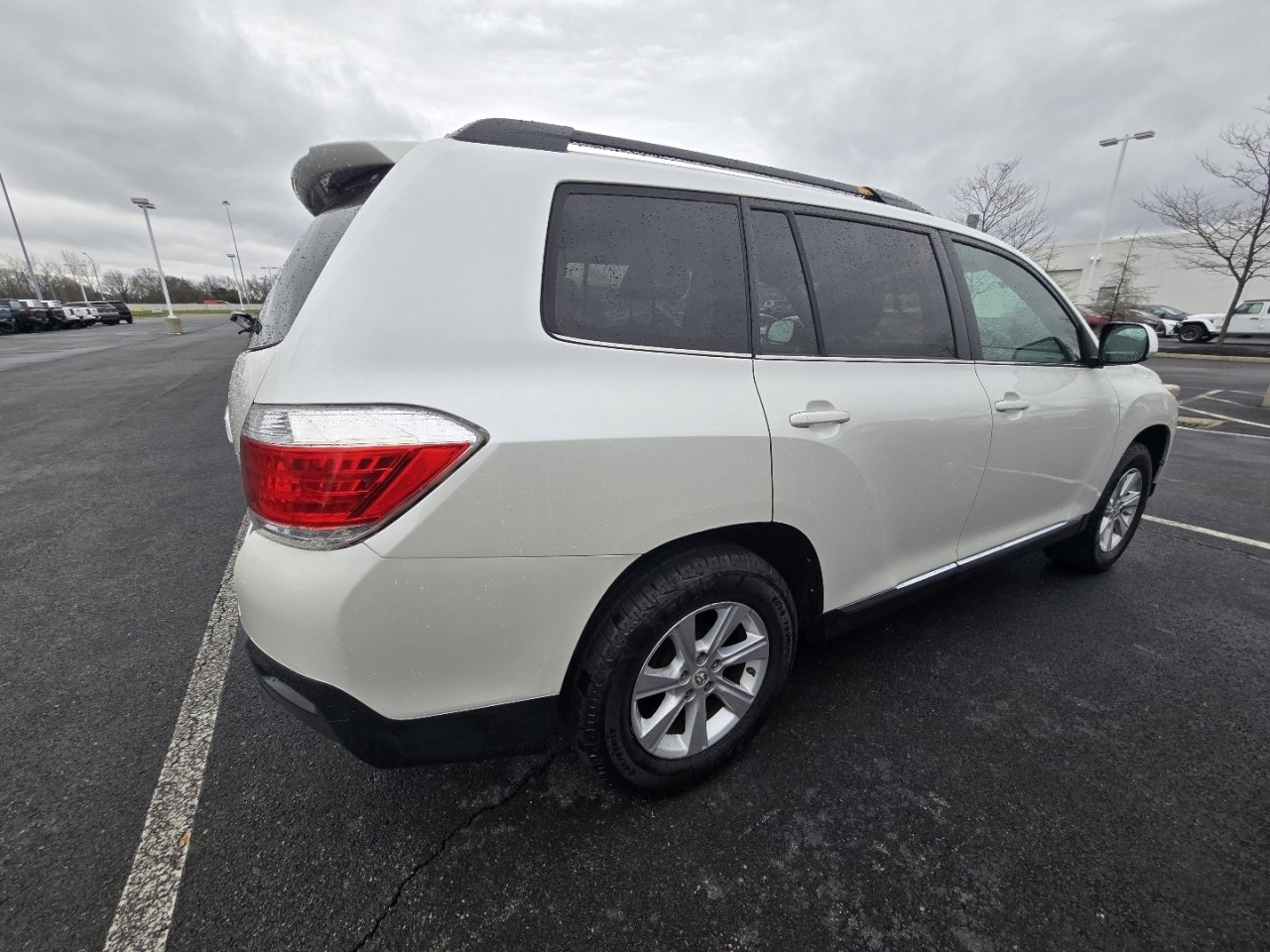 Used 2011 Toyota Highlander SE w/ Tow Pkg image 8