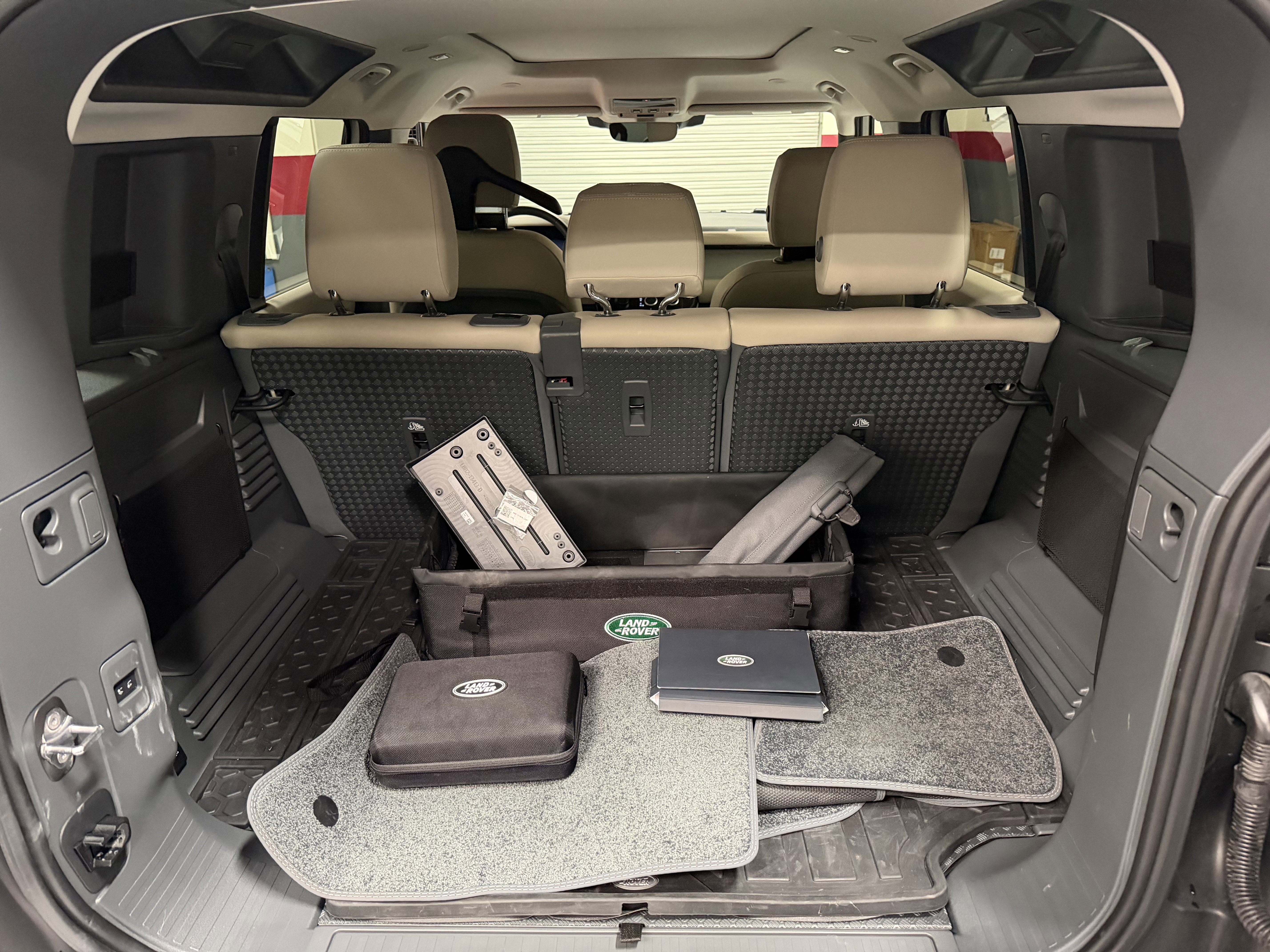 Used 2023 Land Rover Defender 110 S image 27