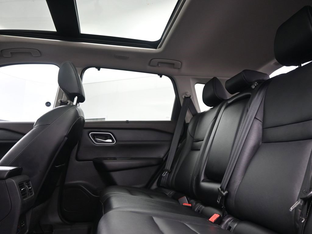 Used 2021 Nissan Rogue SL w/ Premium Package image 14