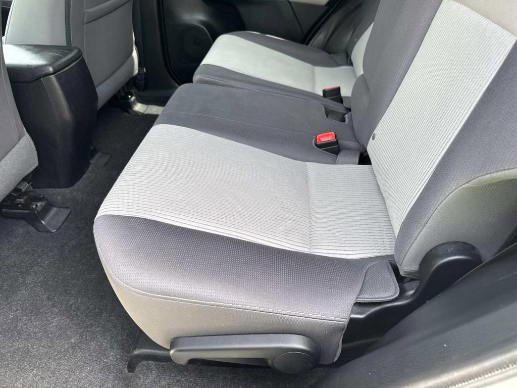 Used 2015 Toyota RAV4 XLE AWD/4WD image 16