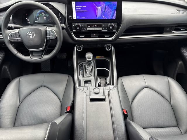Used 2025 Toyota Grand Highlander AWD image 12