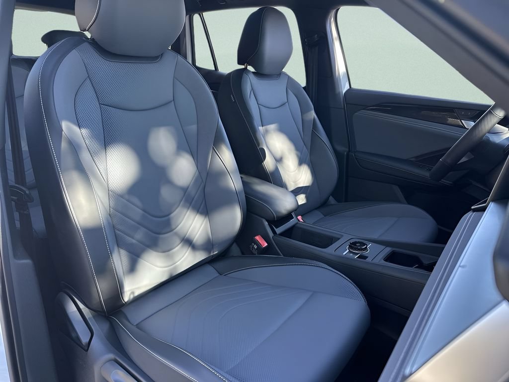 New 2026 Volkswagen Tiguan SE R-Line FWD image 26