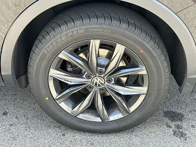Used 2022 Volkswagen Tiguan SE AWD/4WD image 5