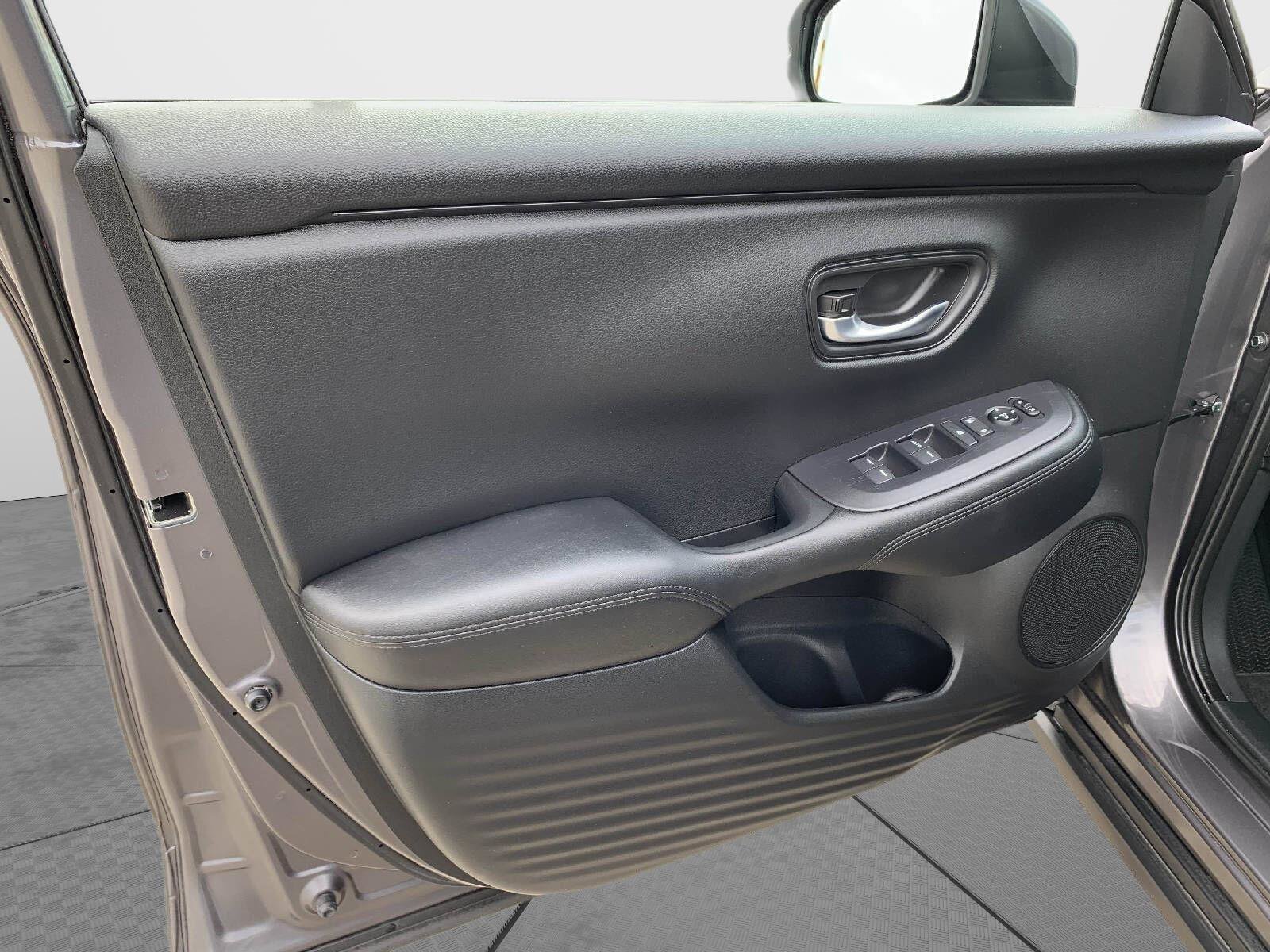 Certified 2025 Honda HR-V LX image 11