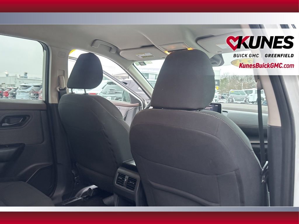 Used 2023 Nissan Rogue S image 35