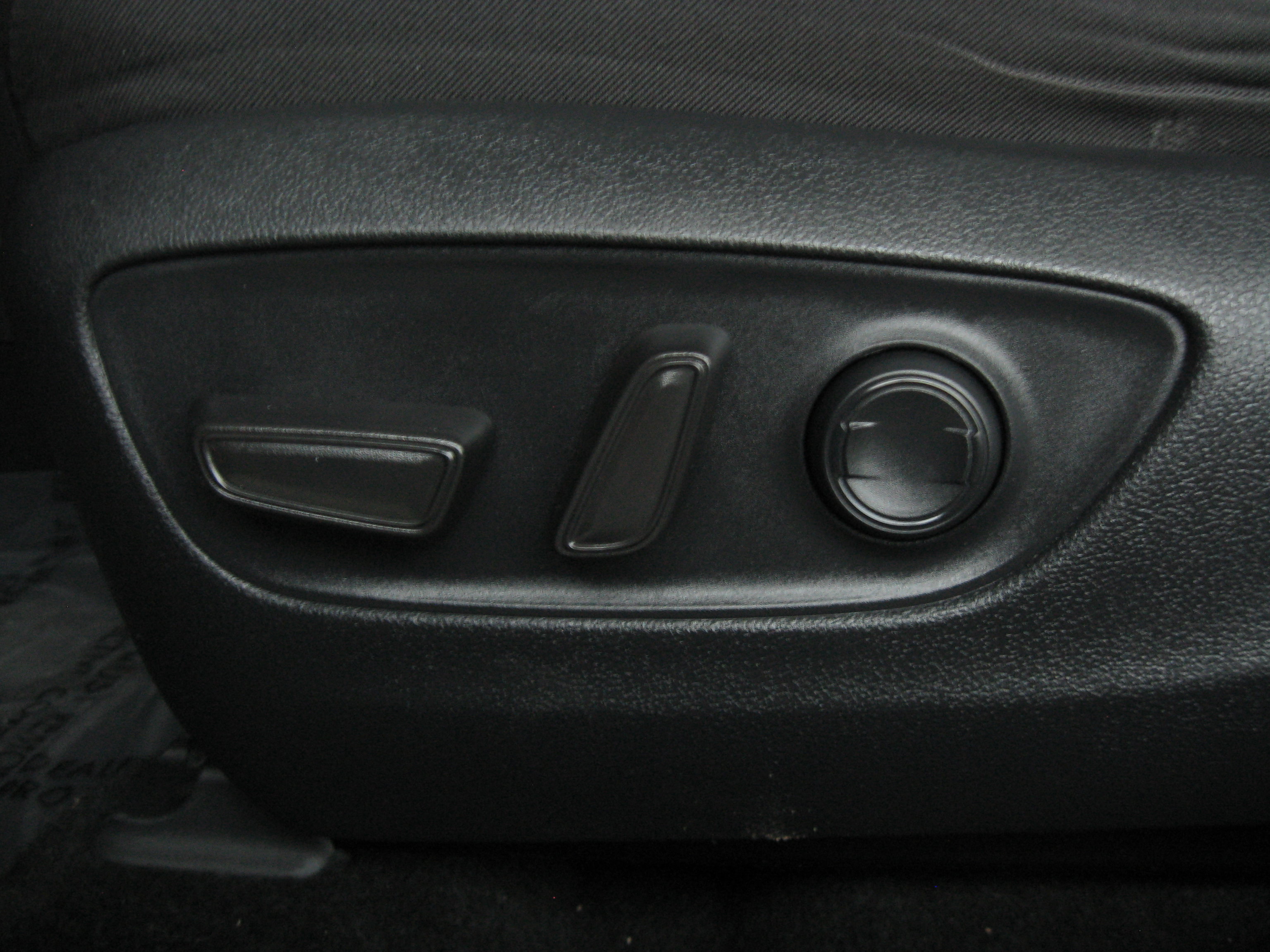 Used 2022 Toyota RAV4 XLE image 13