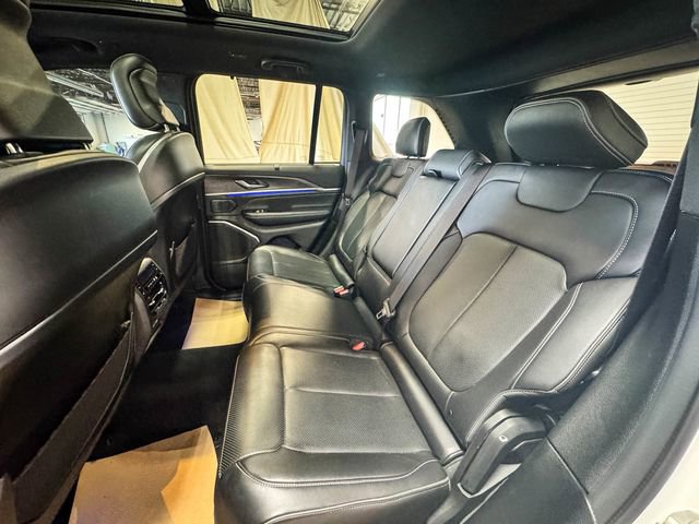 Used 2022 Jeep Grand Cherokee Overland w/ Luxury Tech Group IV image 24