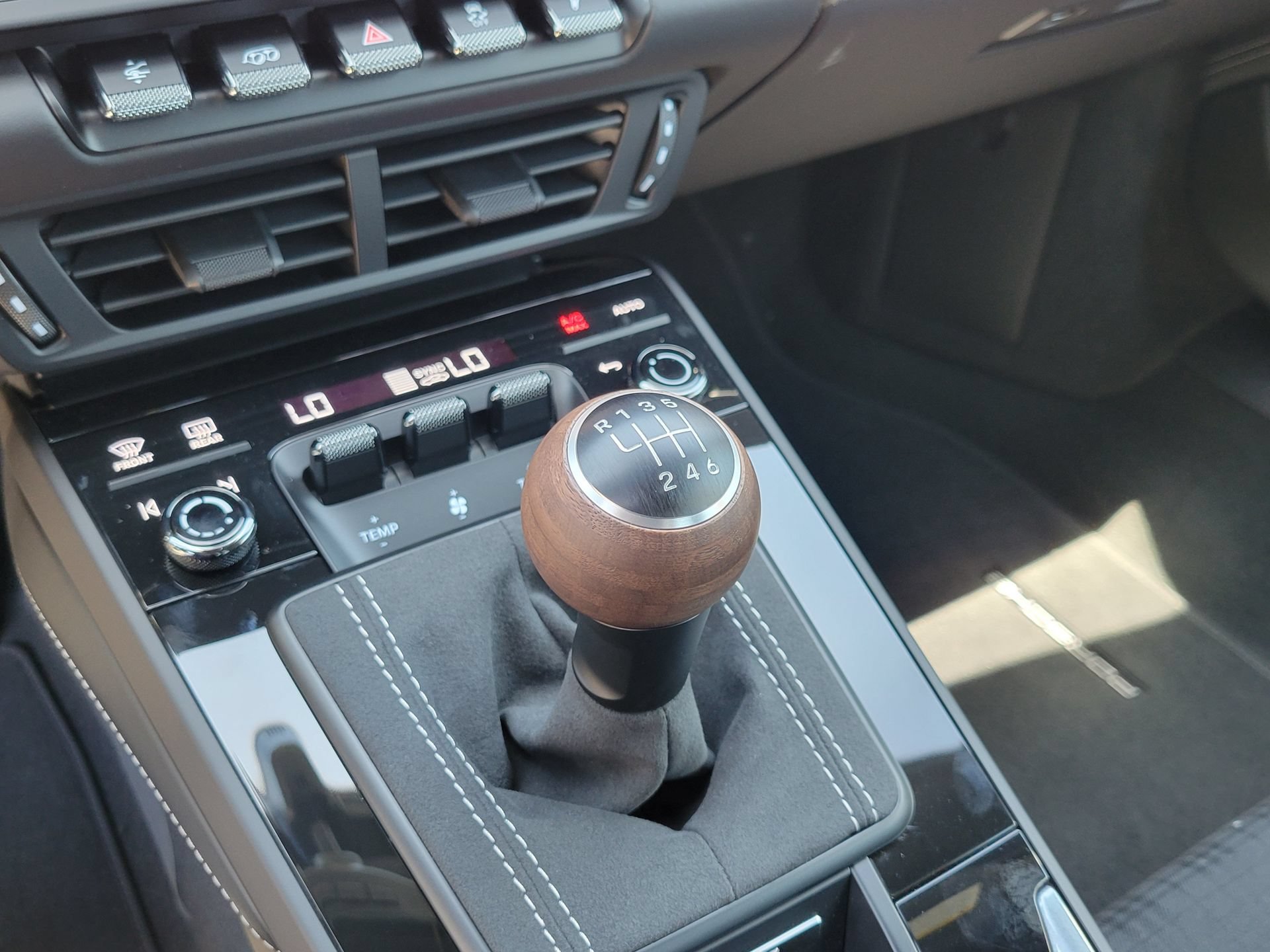 New 2026 Porsche 911 Carrera T RWD image 21