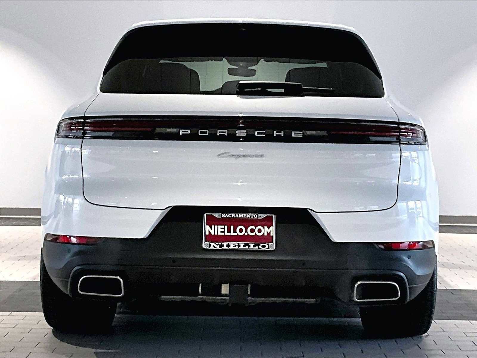 Used 2025 Porsche Cayenne image 9