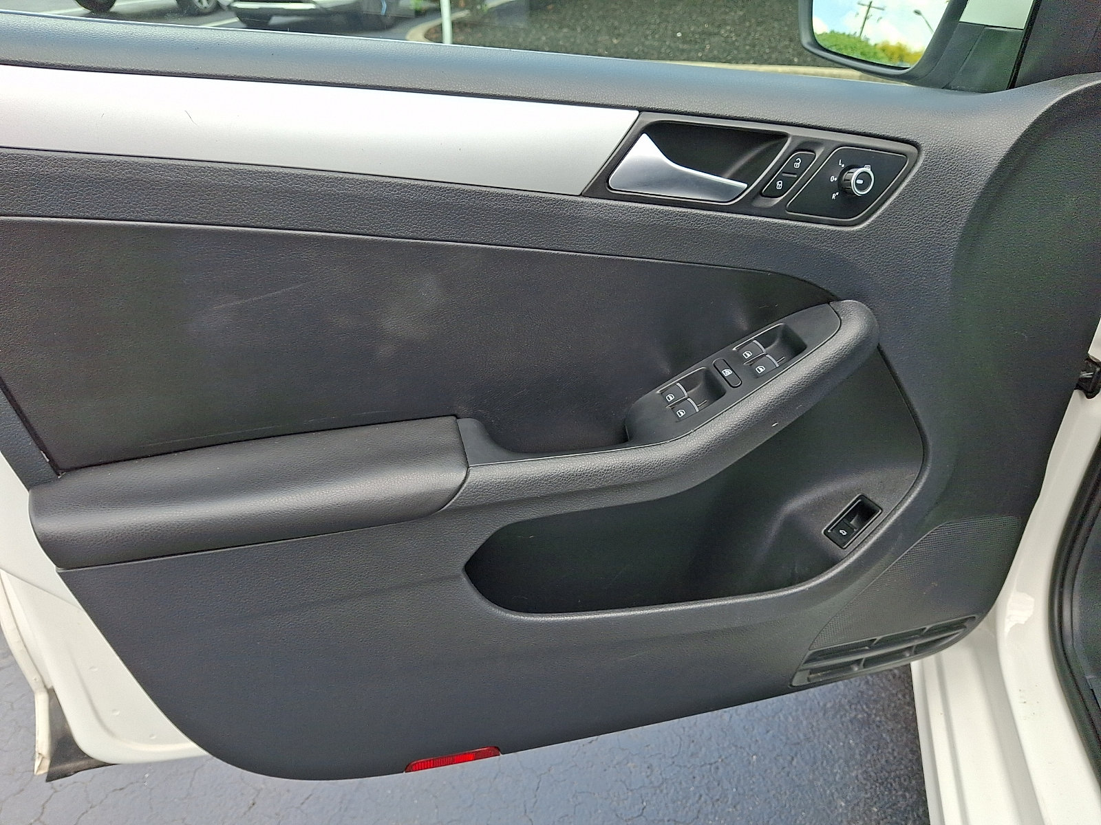Used 2013 Volkswagen Jetta SE FWD image 12