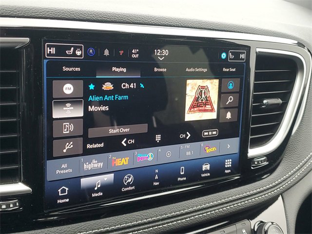 New 2026 Chrysler Pacifica Limited w/ Uconnect Theater Family Group image 25