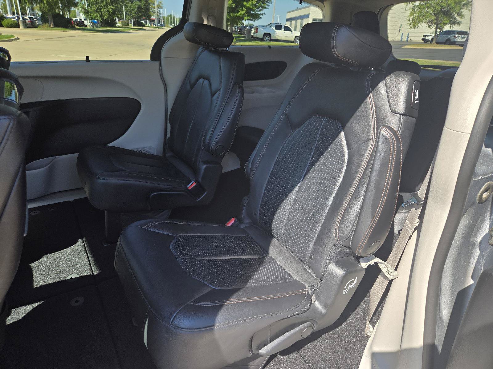 Used 2019 Chrysler Pacifica Touring-L Plus w/ Tire & Wheel Group FWD image 26