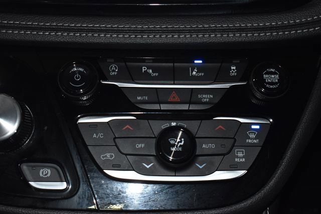 Certified 2025 Chrysler Pacifica Limited image 18