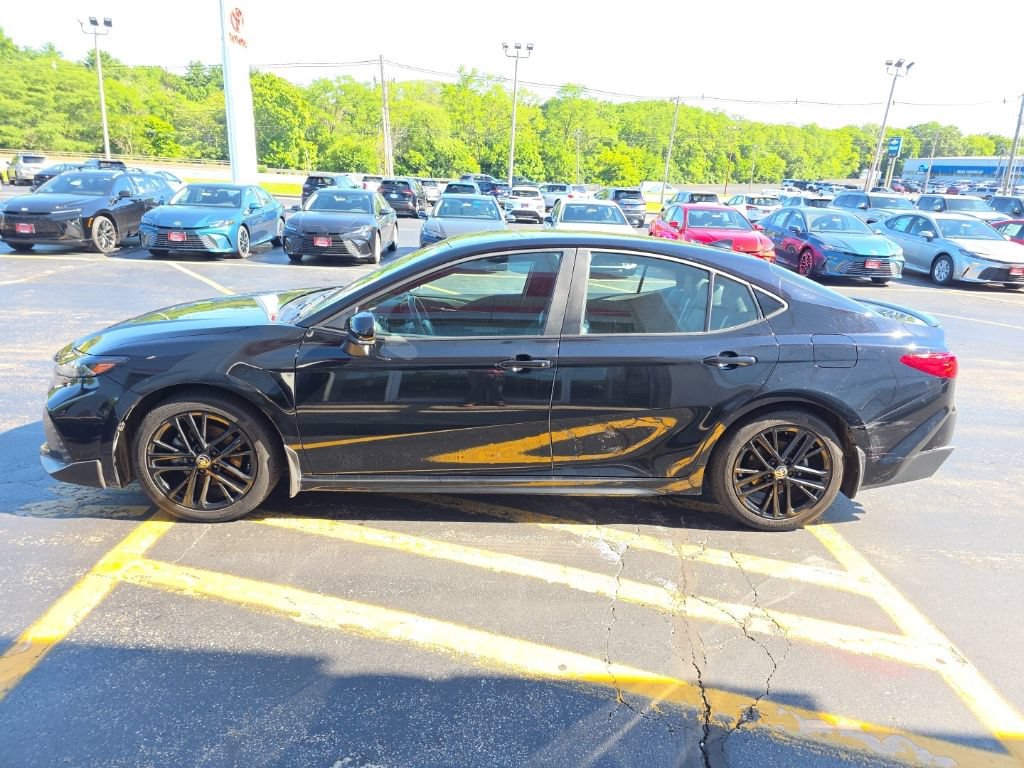 Used 2025 Toyota Camry SE FWD image 8