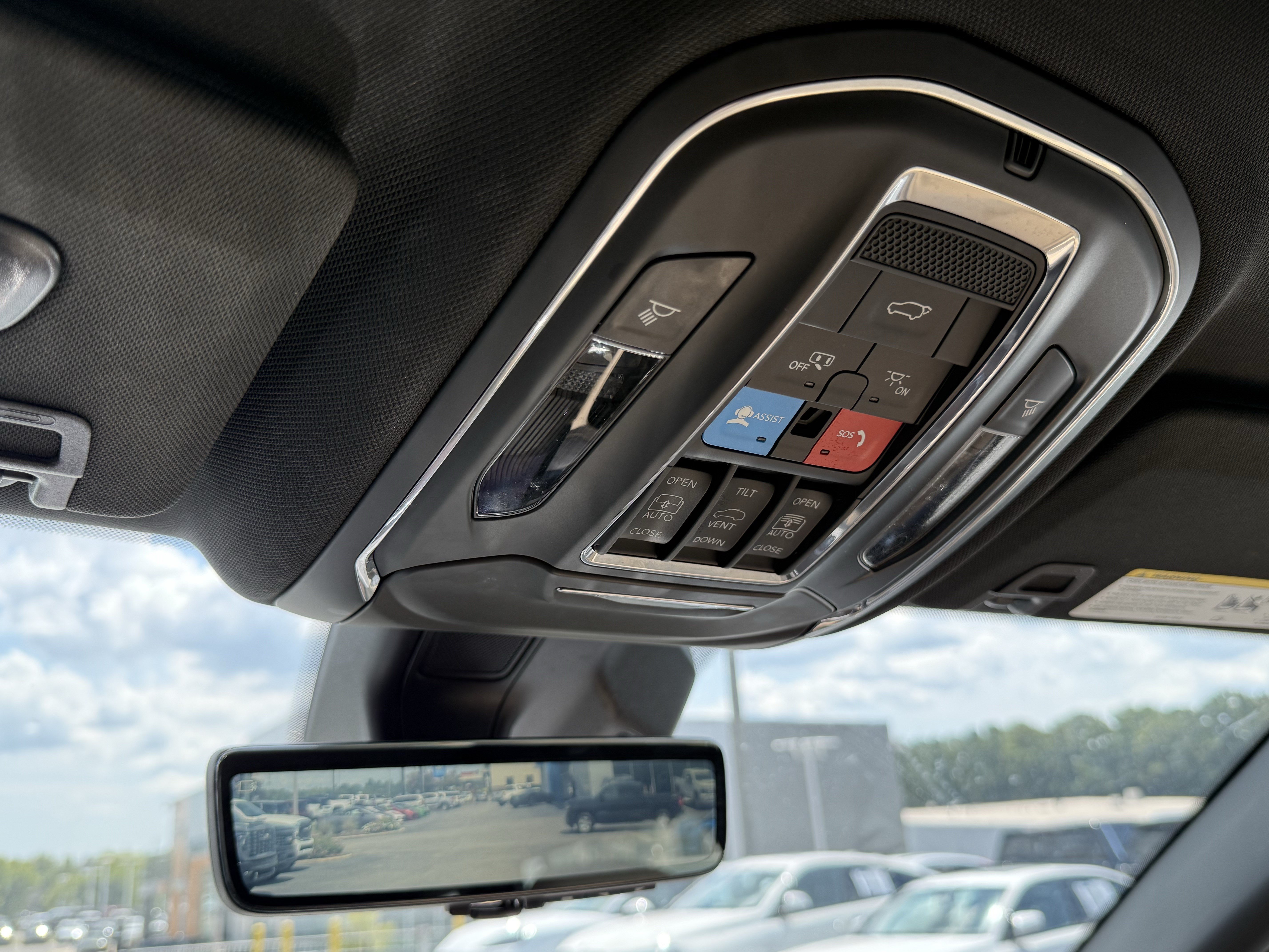 Used 2024 Jeep Grand Cherokee L Limited w/ Luxury Tech Group II RWD image 28