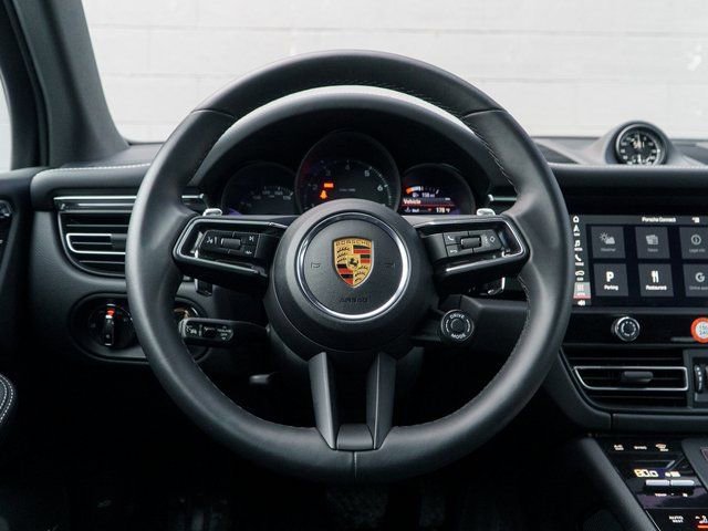 Certified 2025 Porsche Macan image 23