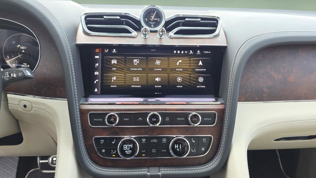 Used 2023 Bentley Bentayga image 29