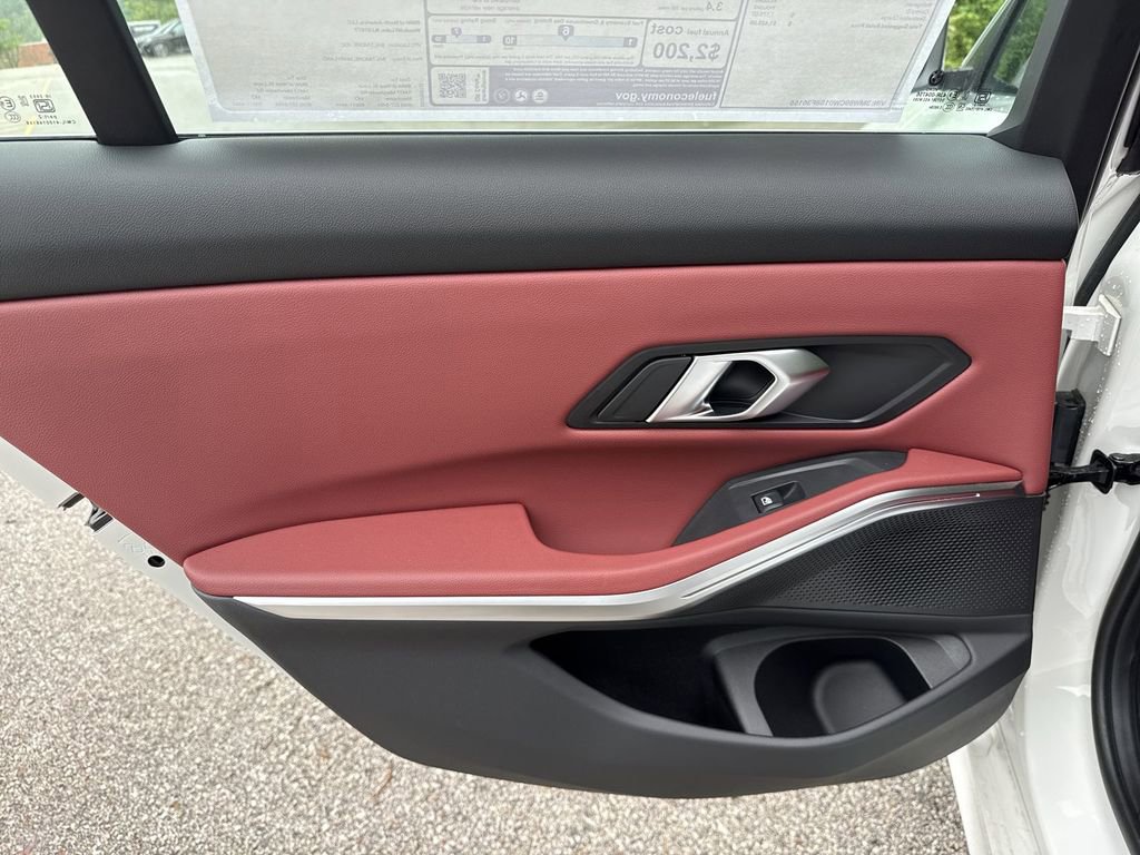 Used 2025 BMW 330i xDrive Sedan w/ Convenience Package image 27