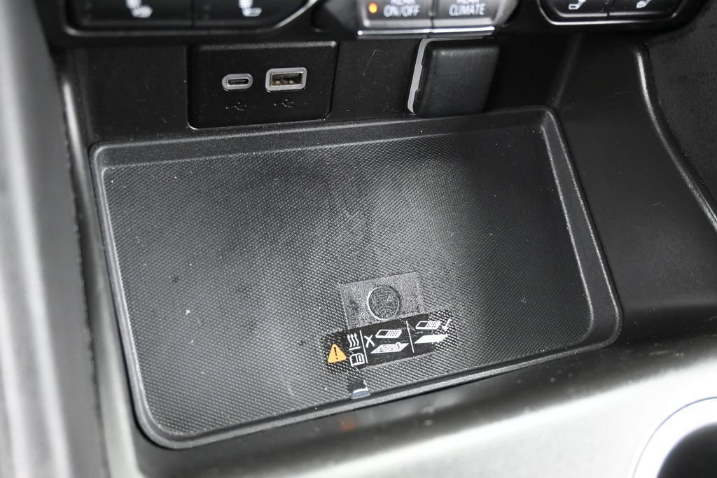 Used 2024 Chevrolet Suburban LT RWD image 24