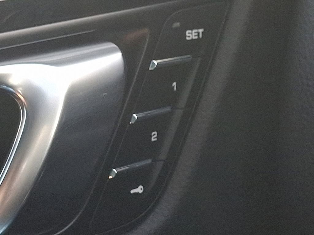 Certified 2025 Porsche Macan image 27