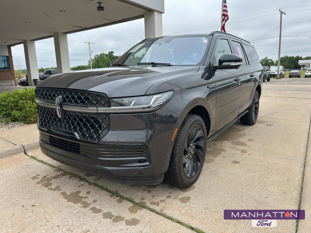 Used 2025 Lincoln Navigator L Reserve w/ Jet Appearance Package AWD/4WD image 1