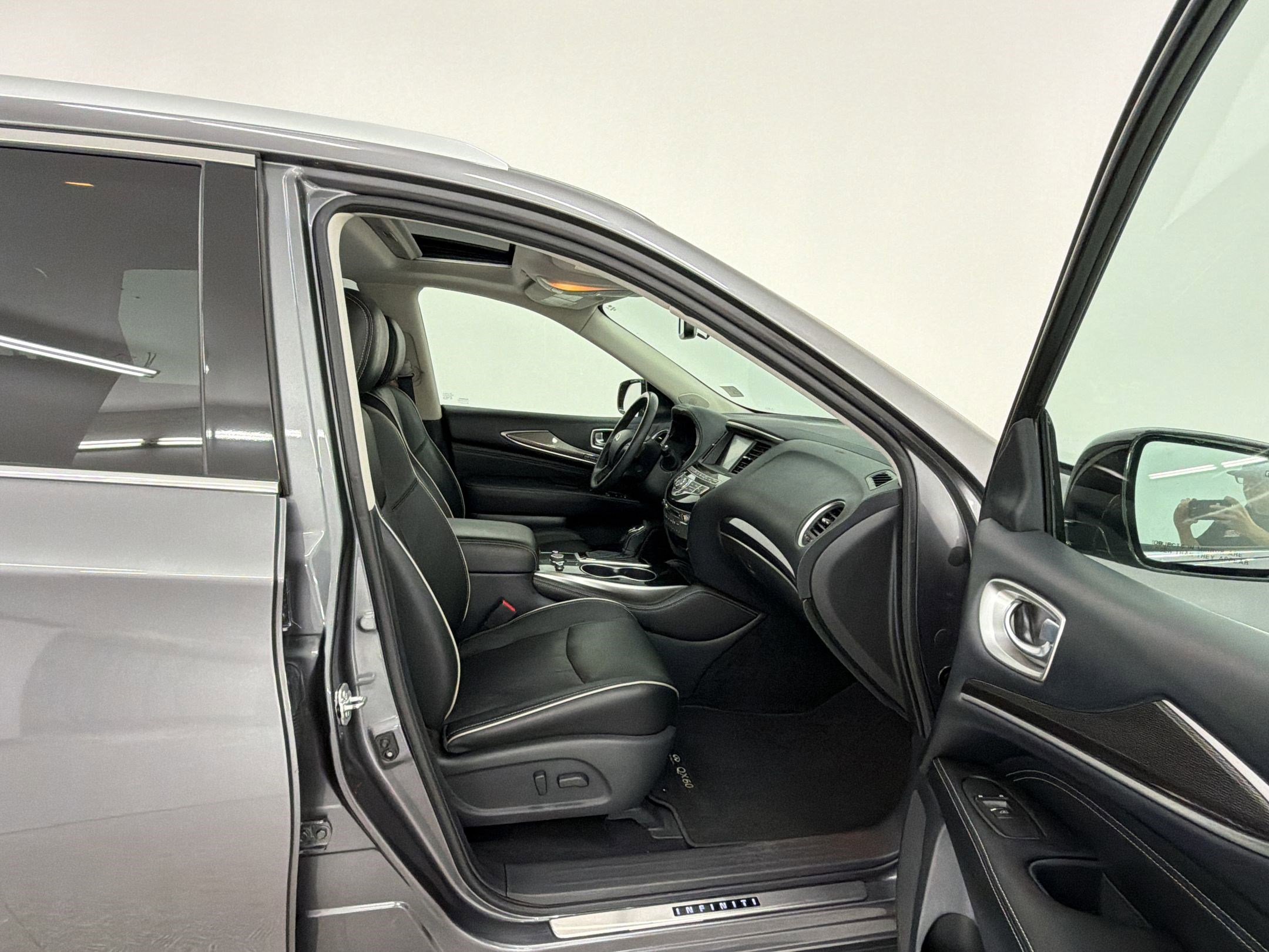 Used 2017 INFINITI QX60 FWD w/ Premium Plus Package image 31