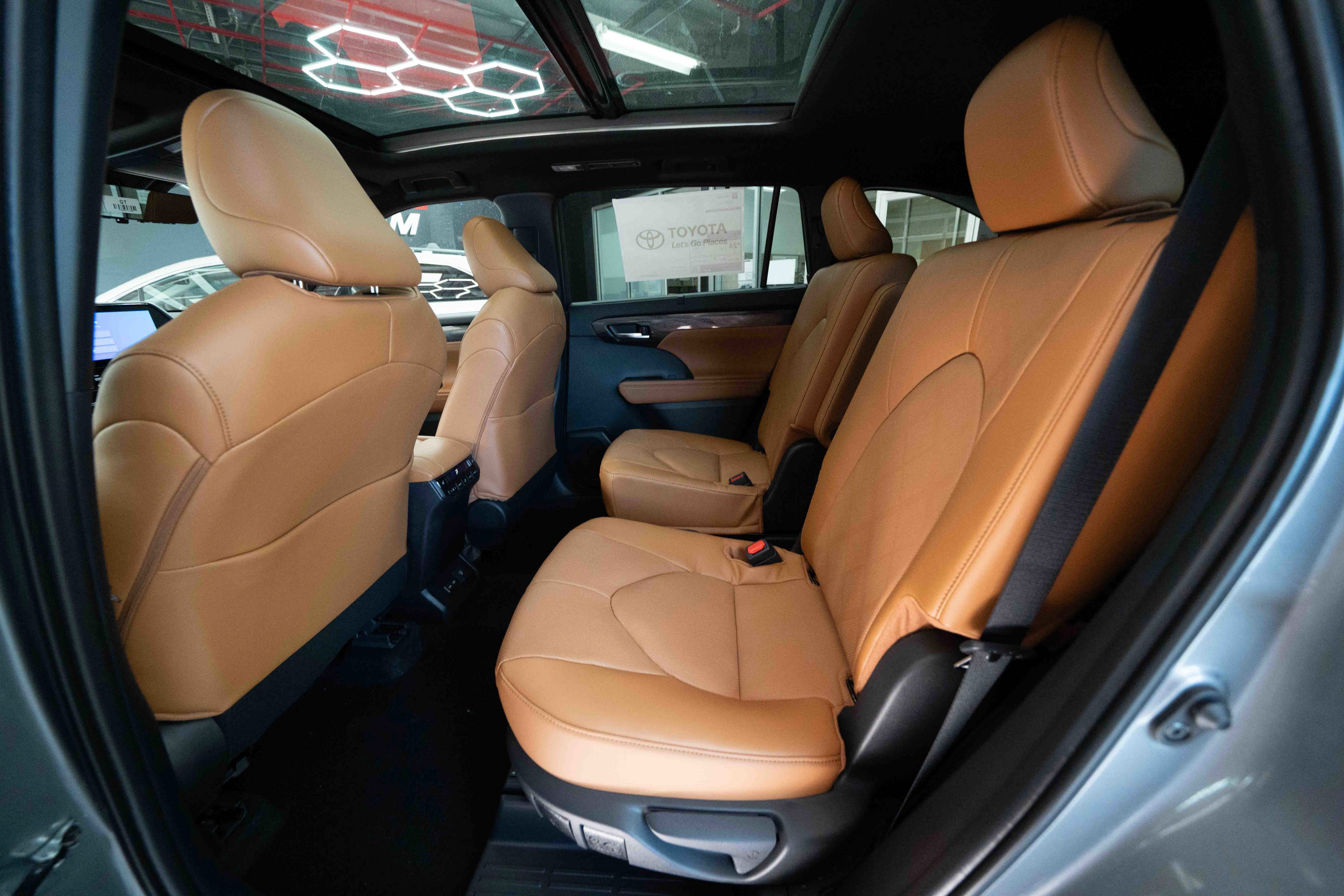 New 2026 Toyota Highlander Platinum image 23