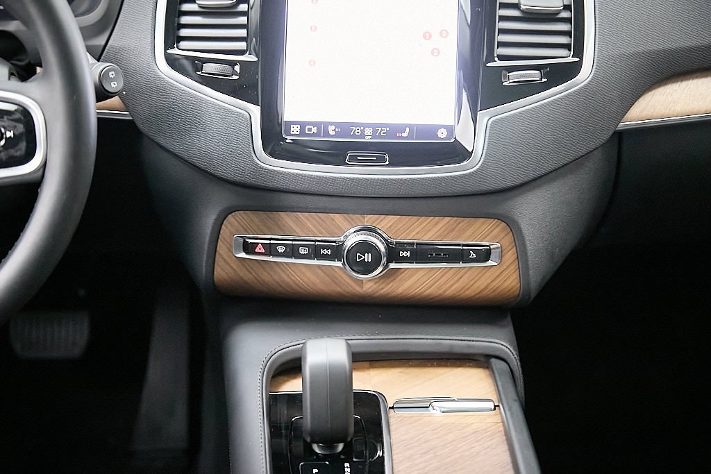 Certified 2024 Volvo XC90 B6 Plus w/ Protection Package image 31