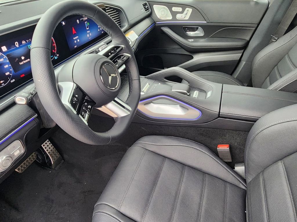 Used 2025 Mercedes-Benz GLS 450 4MATIC image 11