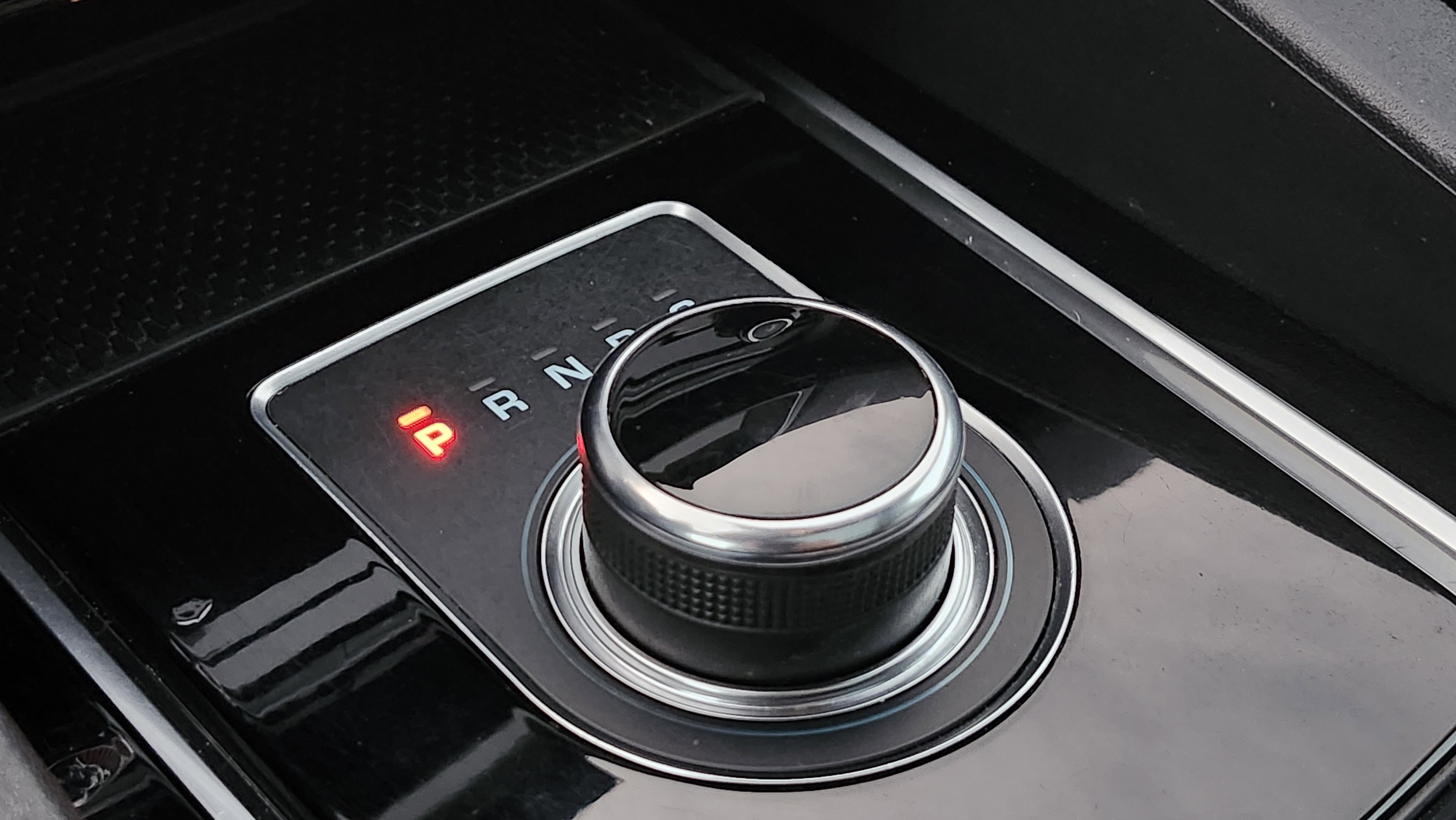 Used 2020 Jaguar F-PACE Premium image 34