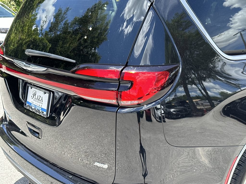 Certified 2024 Chrysler Pacifica Pinnacle w/ Trailer Tow Group AWD/4WD image 11