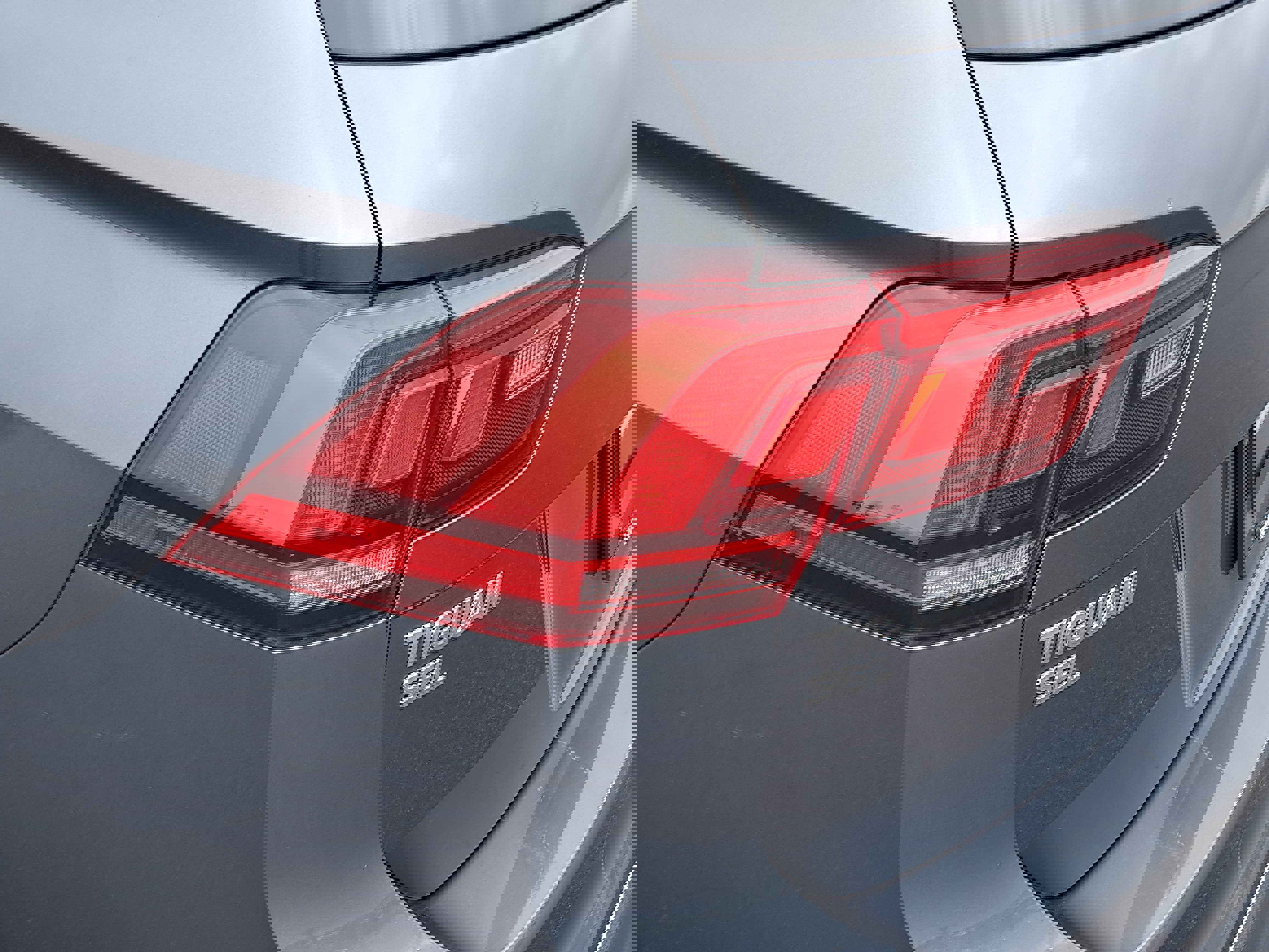 Used 2019 Volkswagen Tiguan SEL image 34