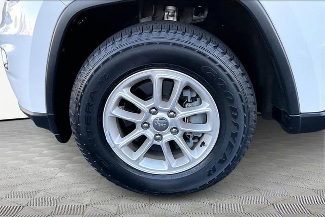 Used 2020 Jeep Grand Cherokee Laredo image 22