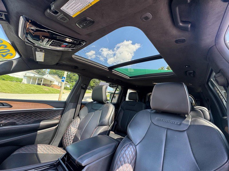 Used 2023 Jeep Grand Cherokee L Summit AWD/4WD image 12