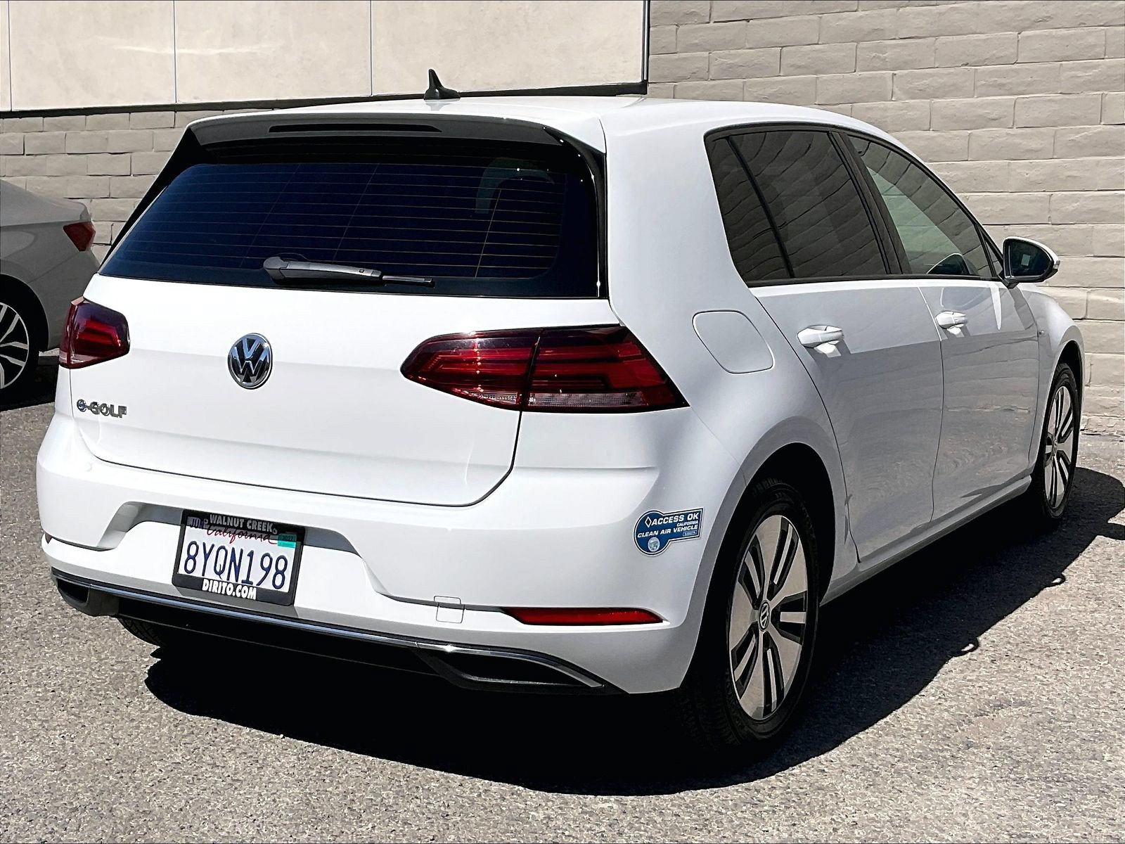 Used 2018 Volkswagen e-Golf SE FWD image 13