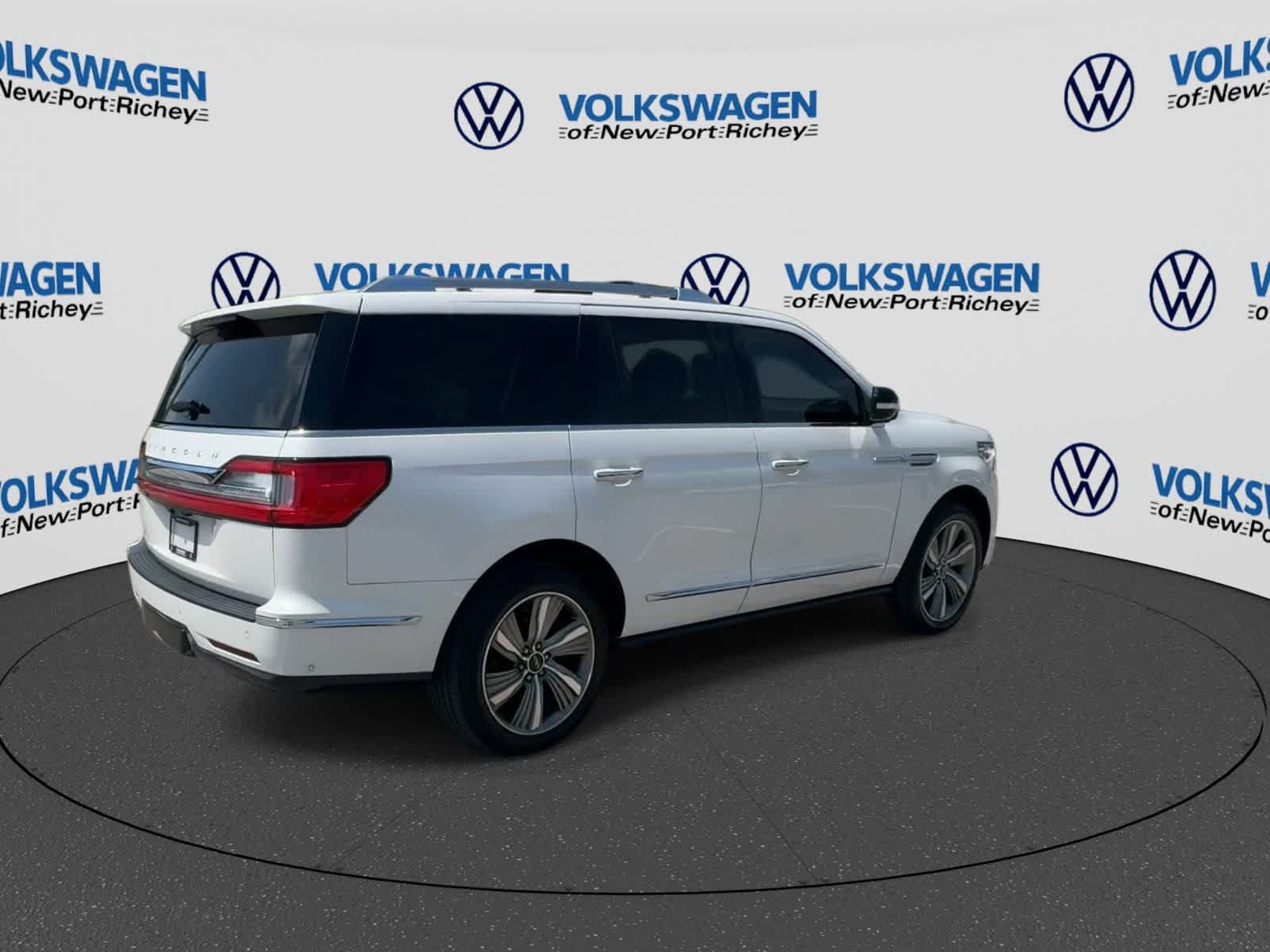 Used 2018 Lincoln Navigator Reserve w/ Technology Package AWD/4WD image 8