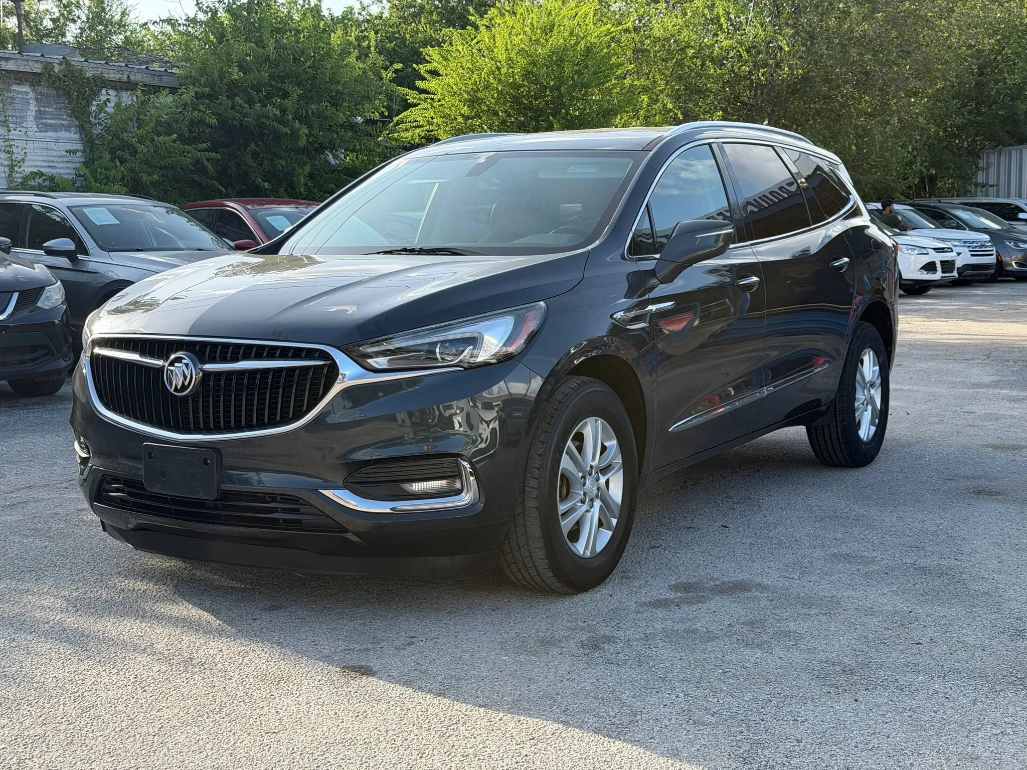 Used 2019 Buick Enclave Essence FWD image 2