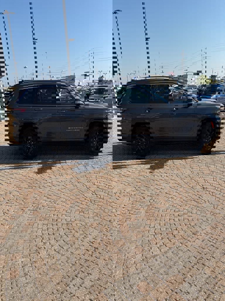 Used 2022 Jeep Grand Cherokee L Laredo w/ Luxury Tech Group I image 4