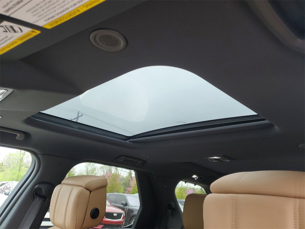 New 2025 Land Rover Discovery Dynamic SE image 28