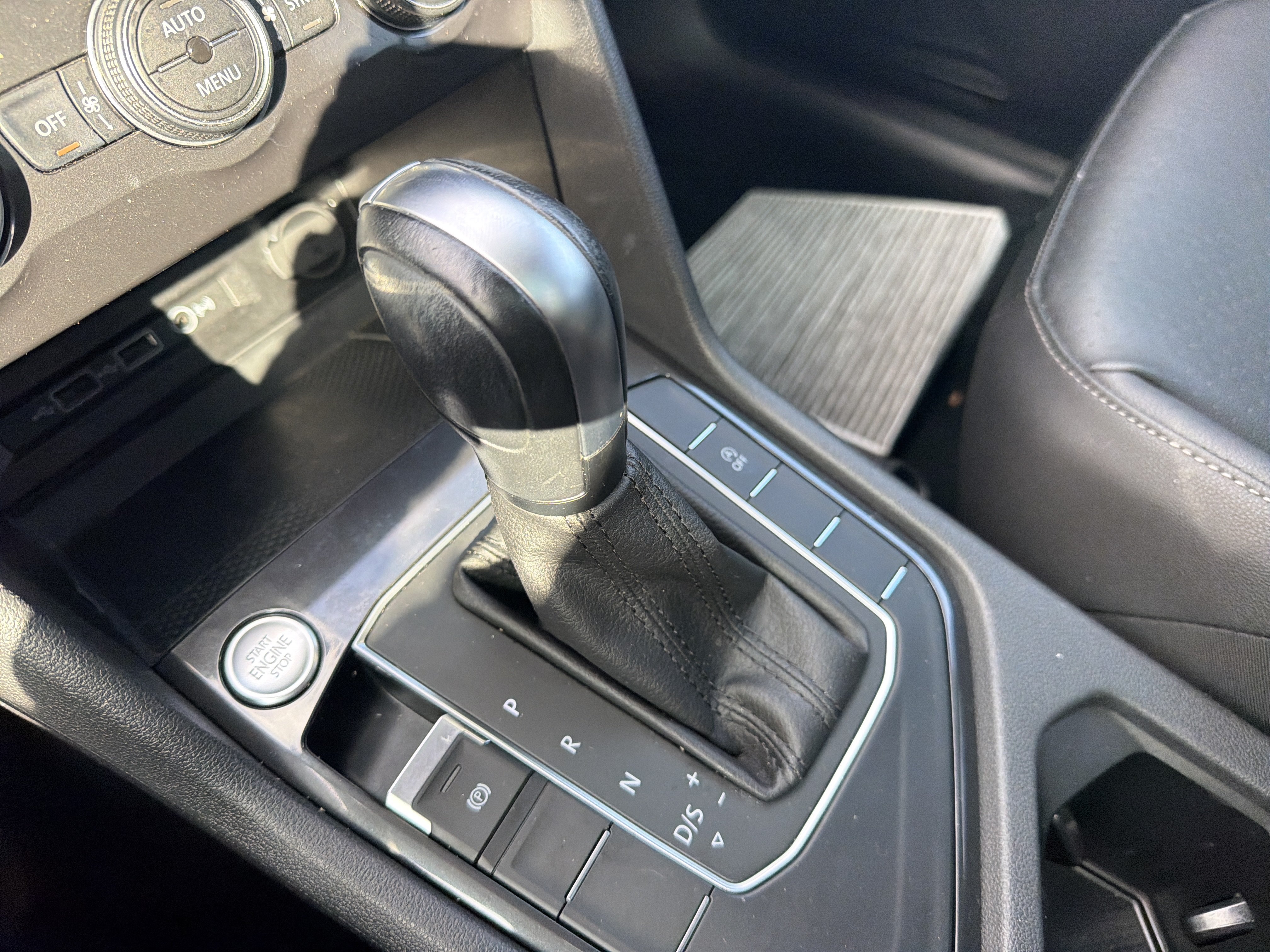 Used 2020 Volkswagen Tiguan SE w/ Panoramic Sunroof Package FWD image 25